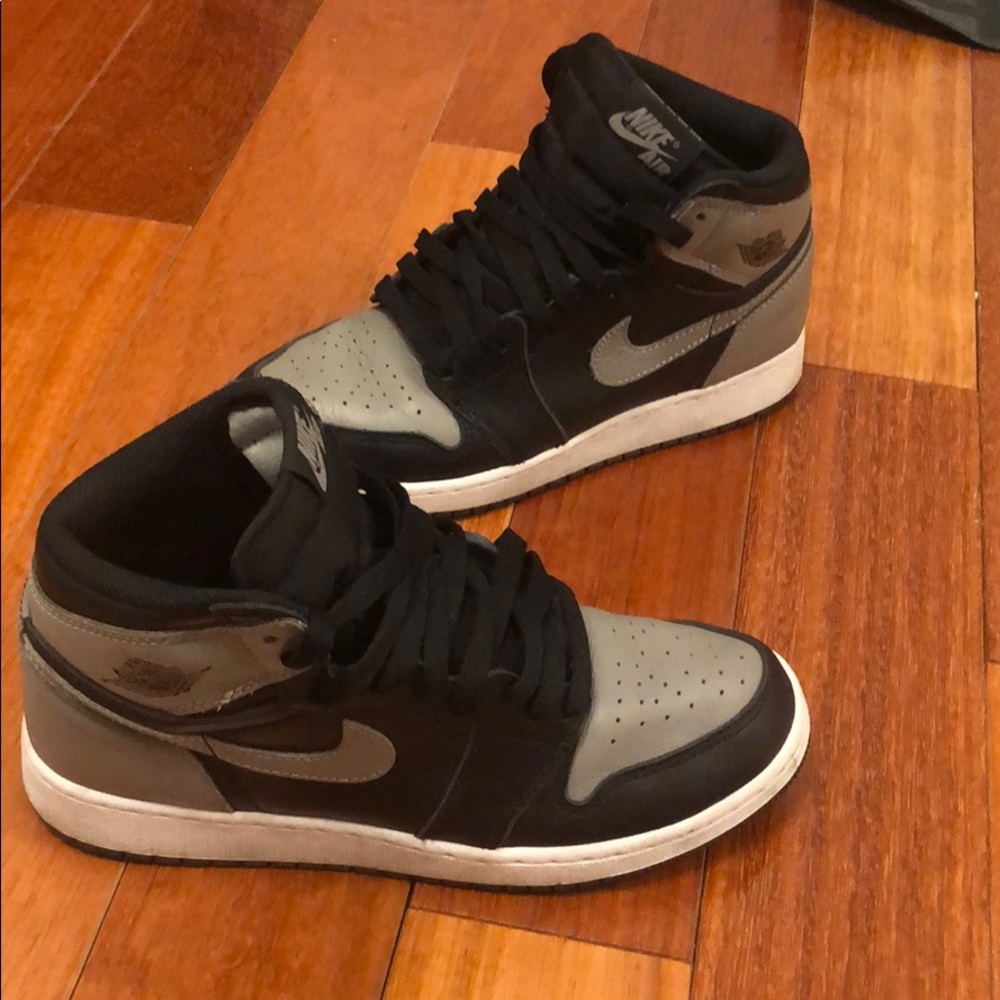 Air Jordan Retro1 High OG Shadow sz. 5.5 Men/Youth